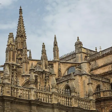 普拉斯乌尔特拉奢华公寓 * 塞维利亚