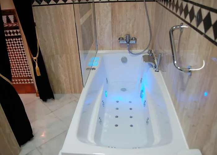 Luxury Ultra 세비야